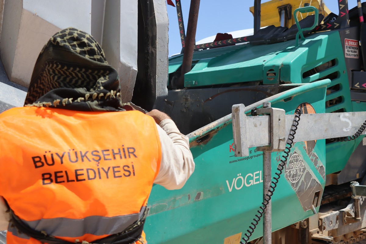 Viranşehir’de Asfalt Seferberliği: 8 Noktada Eş Zamanlı Çalışma