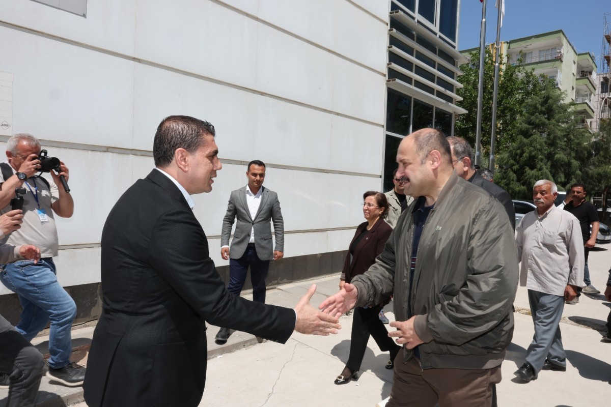 BAŞKAN GÜLPINAR, BİRECİK’TE ESNAFI VE VATANDAŞLARI ZİYARET ETTİ