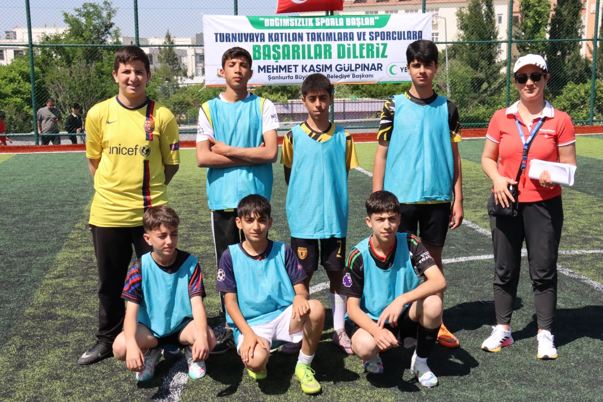 BÜYÜKŞEHİR, UĞUR BORAN CADDESİ’NDE ASFALT SERİMİNE BAŞLADI