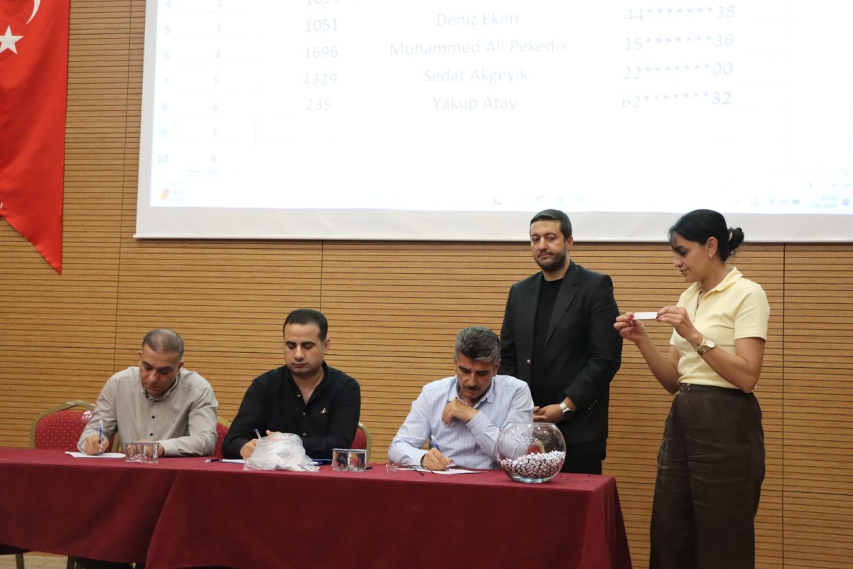ŞANLIURFA BÜYÜKŞEHİR BELEDİYESİ'NDE 12 İŞÇİ İÇİN KURA ÇEKİMİ YAPILDI