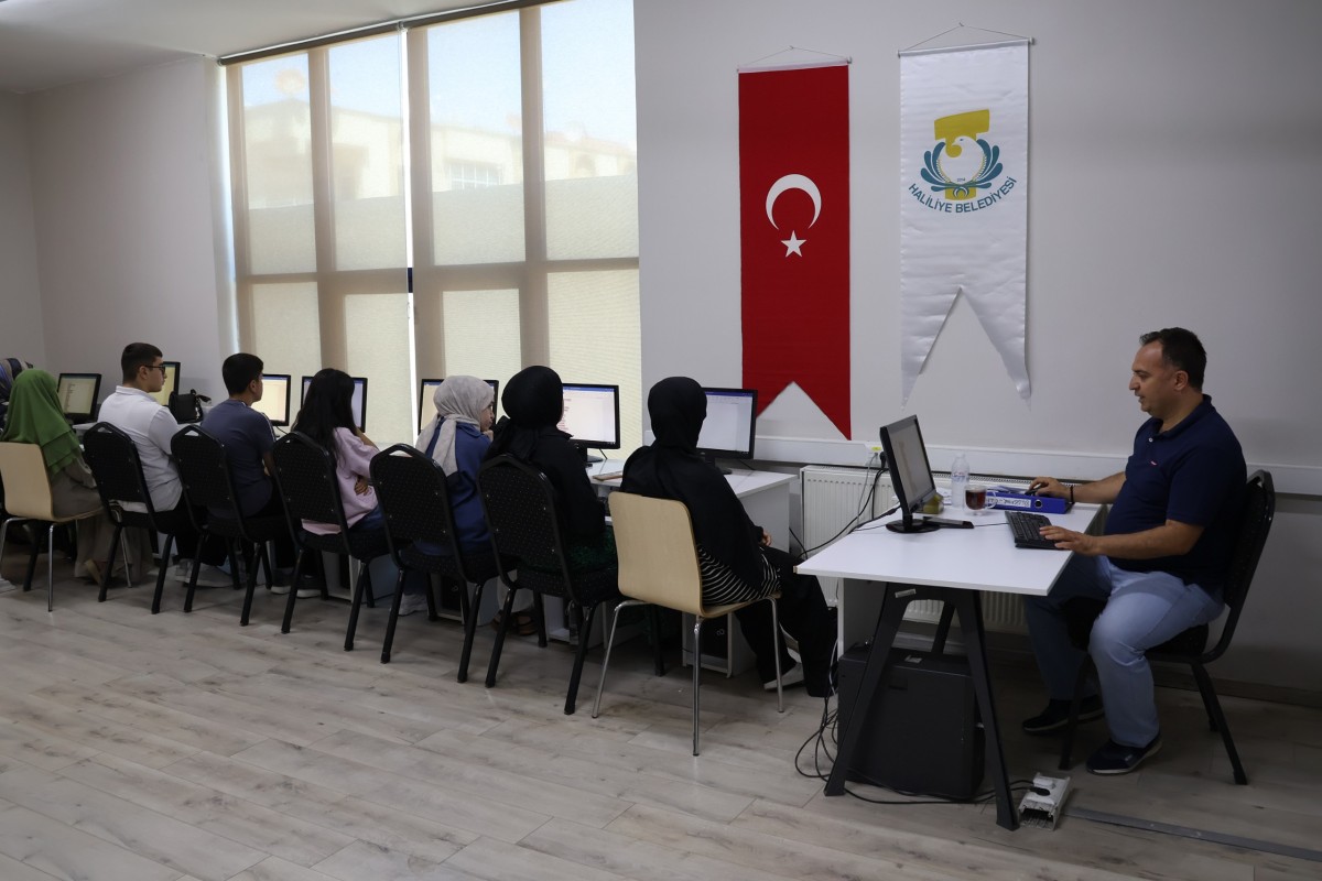HALİLİYE BELEDİYESİ GENÇLERİN EĞİTİMİNE DESTEK OLMAYI SÜRDÜRÜYOR