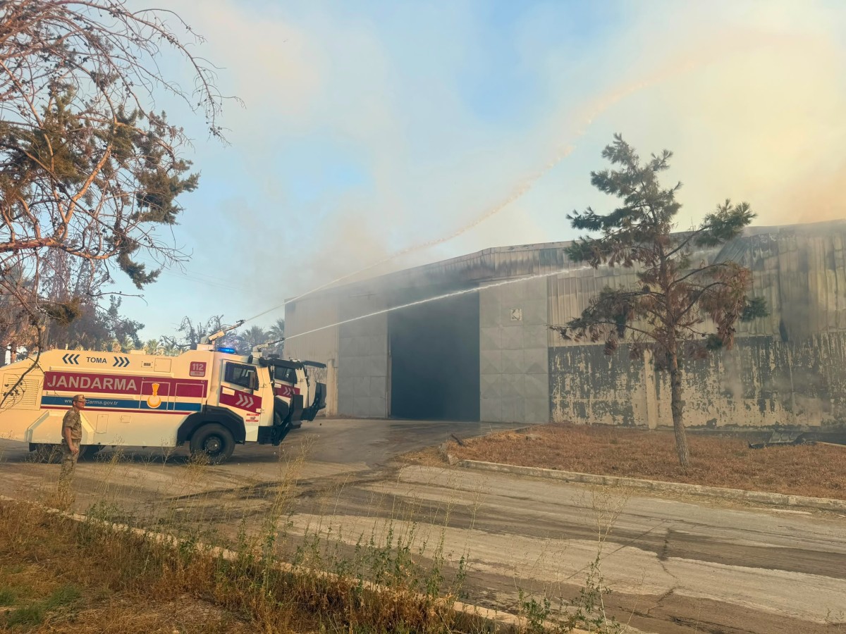 Jandarma Ekipleri İş Yeri Yangınına Hızla Müdahale Etti