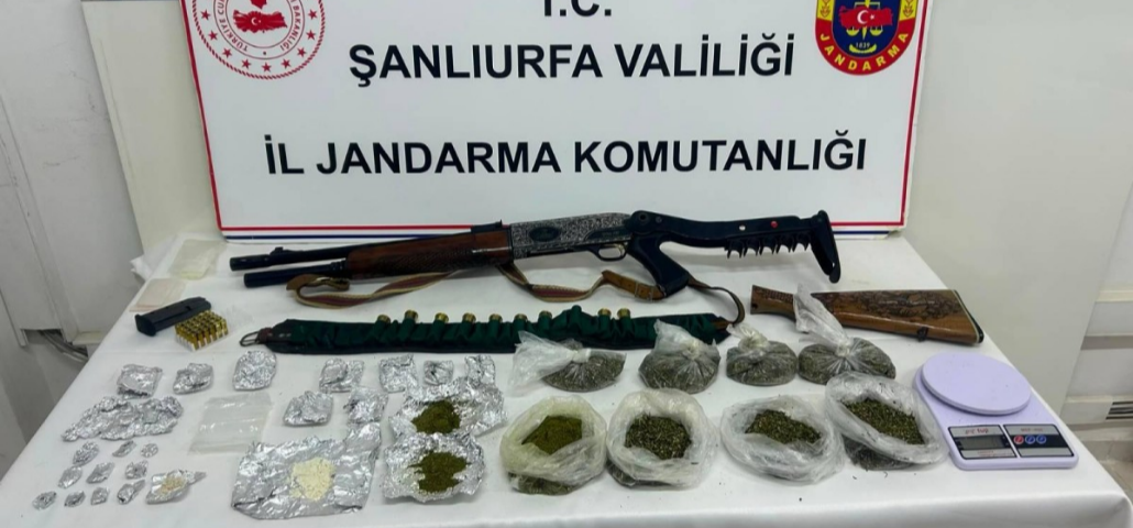 Suruç'ta Uyuşturucu Operasyonu: Esrar, Eroin, Silah ve Mühimmat Ele Geçirildi