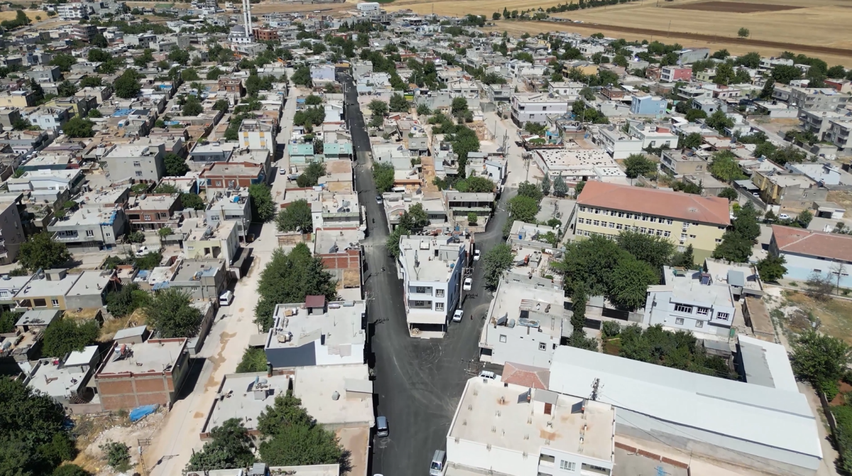 HİLVAN’IN CADDE VE SOKAKLARI, BÜYÜKŞEHİR’LE MODERN HALE GELİYOR