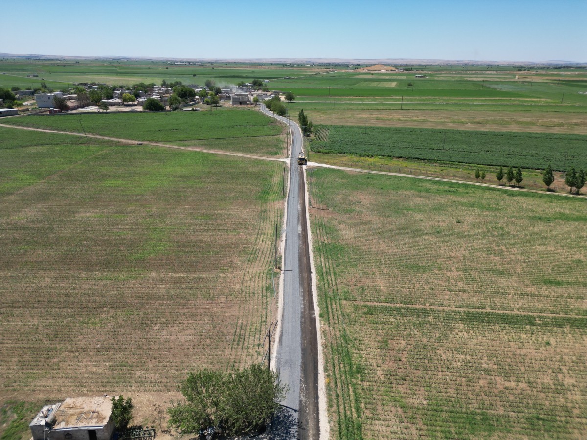  BÜYÜKŞEHİR’İN SURUÇ KIRSALINDA YOL ATAĞI SÜRÜYOR