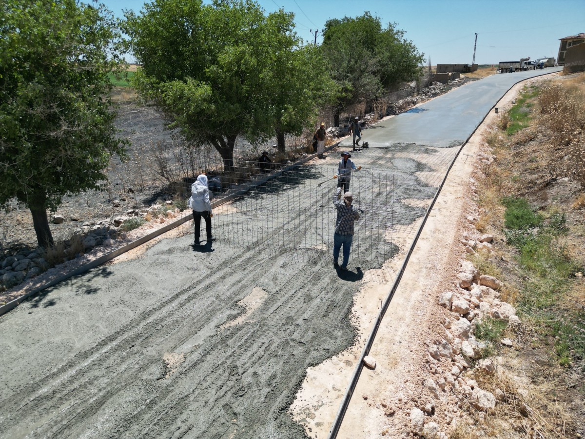BÜYÜKŞEHİR’İN BETON YOL ATAĞI DEVAM EDİYOR: 11,5 KİLOMETRE TAMAMLANDI