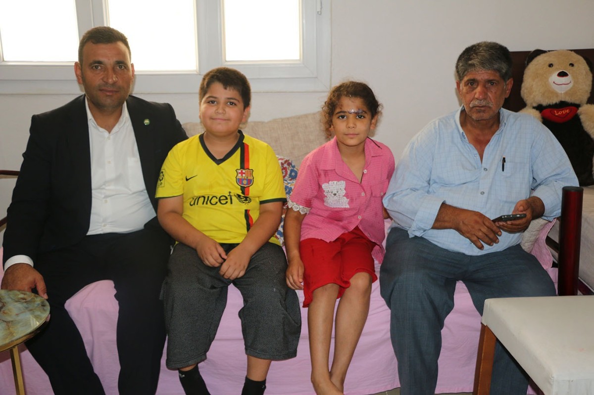 Suruç’ta Köpek Saldırısında Yaralanan 8 Yaşındaki Hevin’e Ziyaret: 117 Dikiş Atıldı
