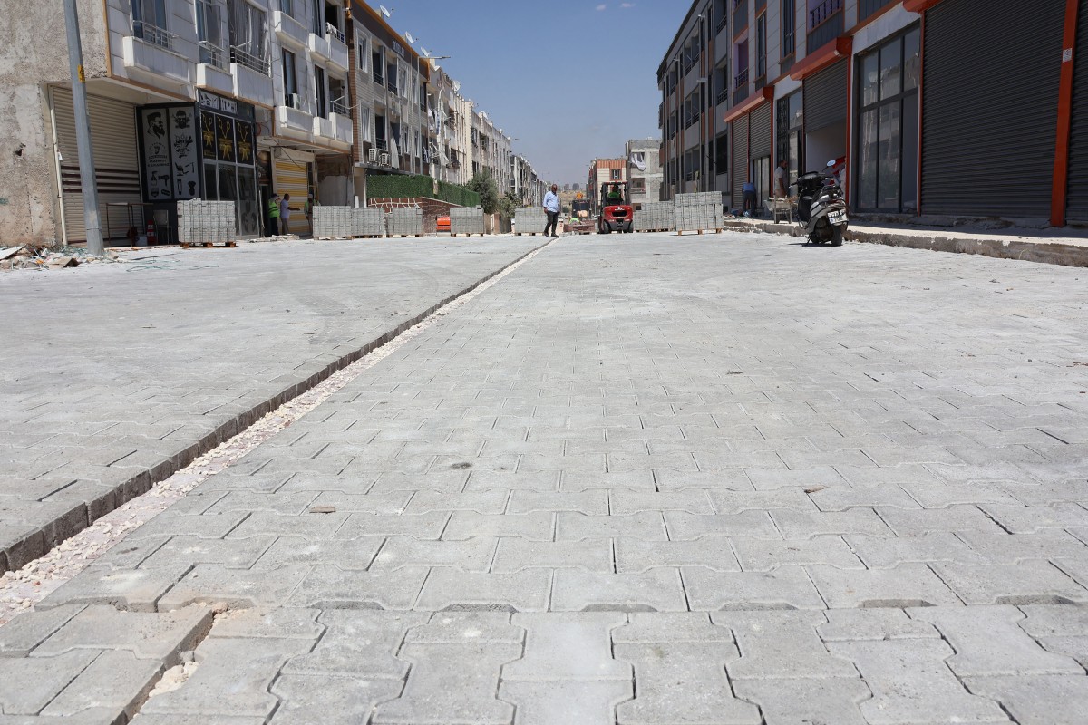 HALİLİYE’DE EKİPLER MAHALLE MAHALLE YOL KONFORUNU ARTIRIYOR