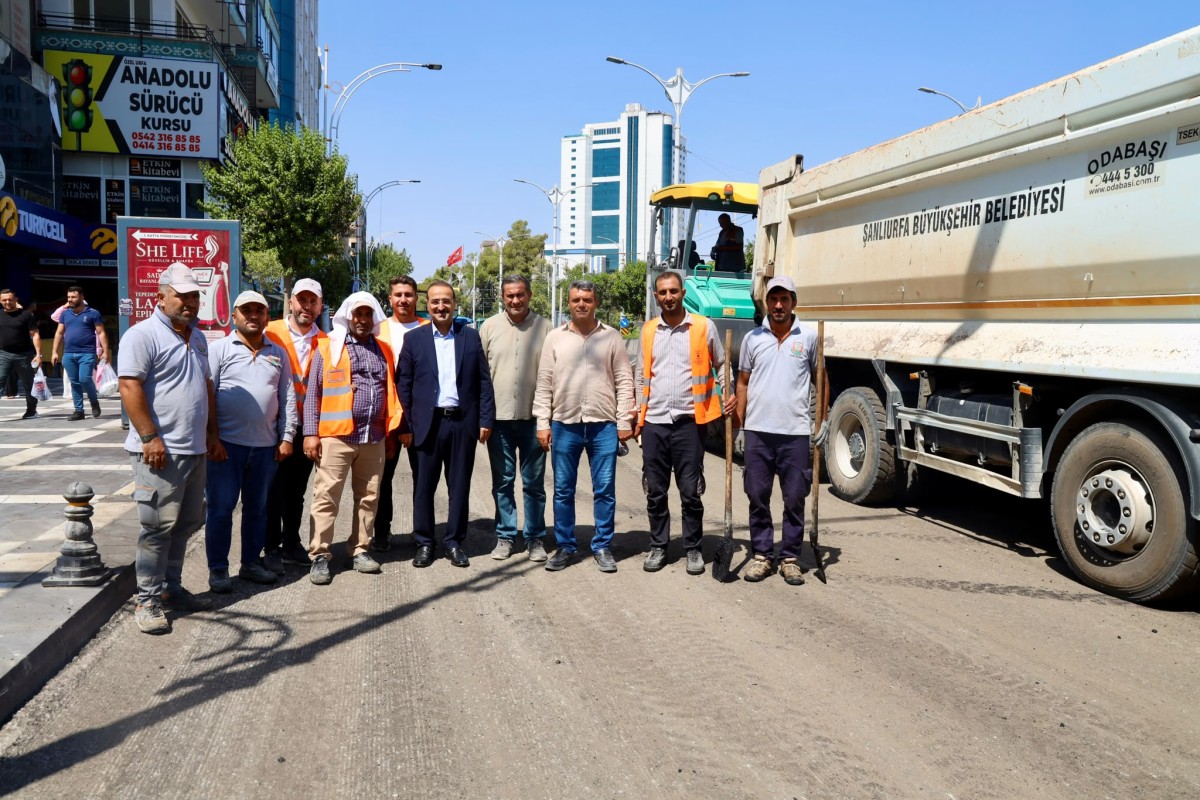 ATATÜRK BULVARI'NDA SICAK ASFALT SERİMİ BAŞLADI