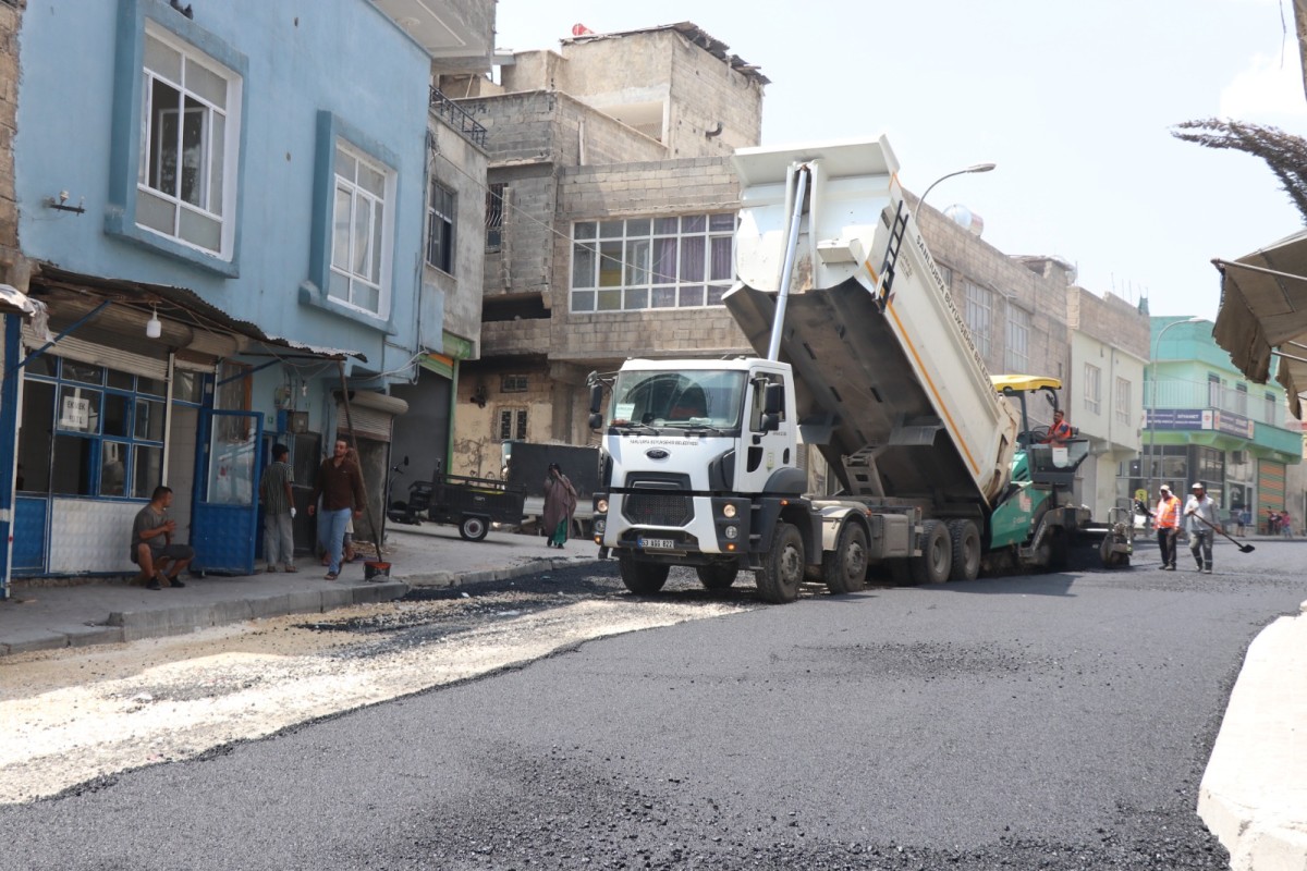 ŞEYH MAKSUT TÜRBE YOLU SICAK ASFALTLA YENİLENDİ