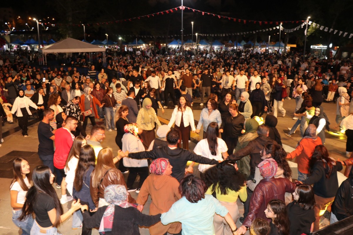 URFA  AHENGİ TOPLULUĞU AMASYA’YI COŞTURDU