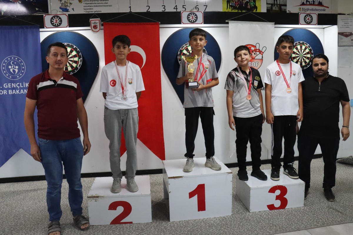 ZAFER BAYRAMI DART TURNUVASI’NDA ÖDÜLLER SAHİPLERİNİ BULDU