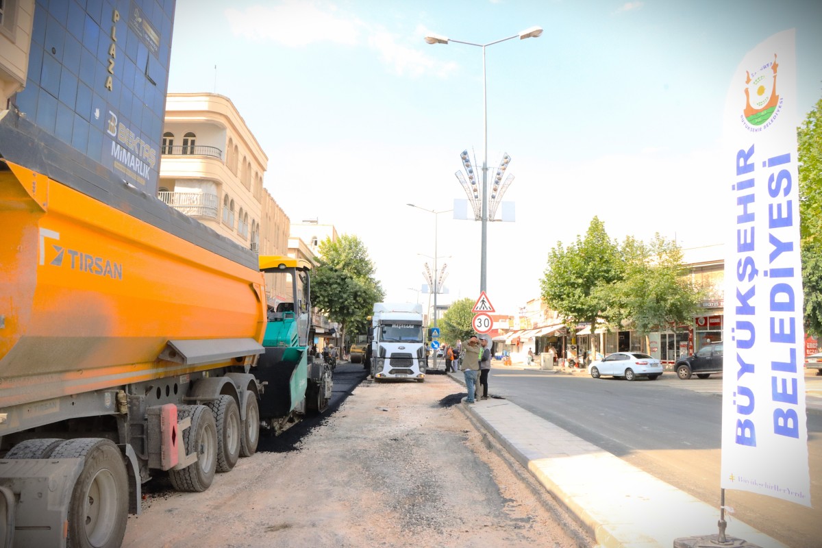 SİVEREK’TE ADNAN MENDERES CADDESİ YENİLENEREK MODERN GÖRÜNÜME KAVUŞTU