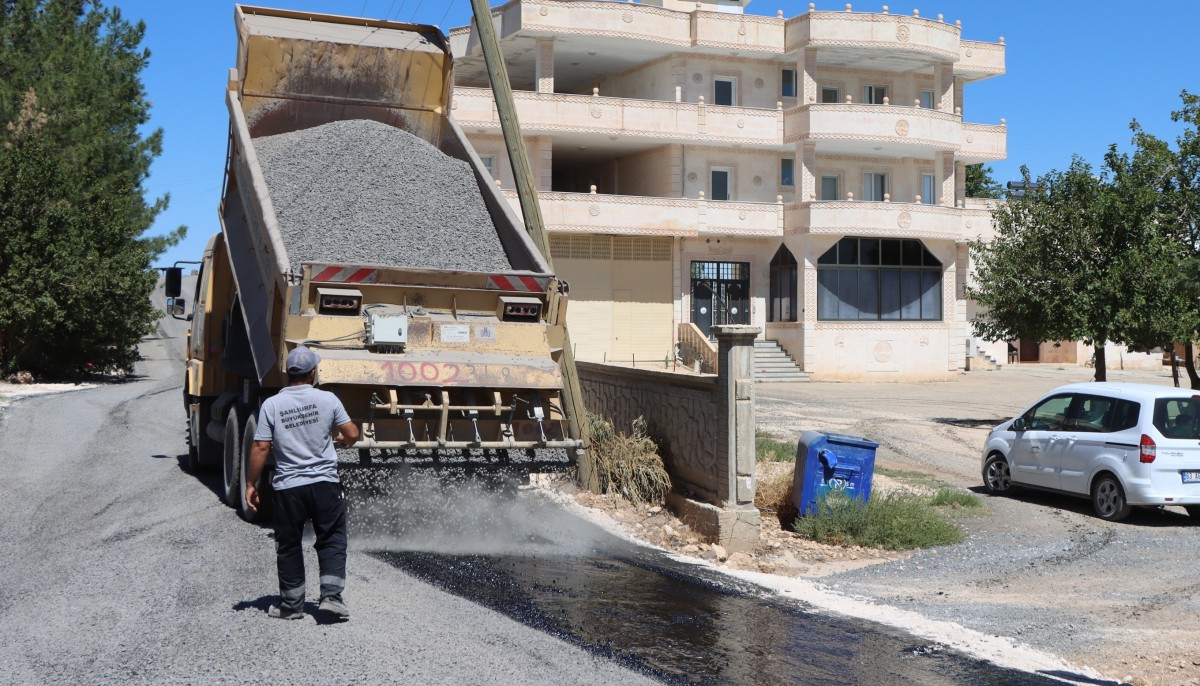 BÜYÜKŞEHİR, VİRANŞEHİR’DE KIRSAL YOLLARI YENİLİYOR