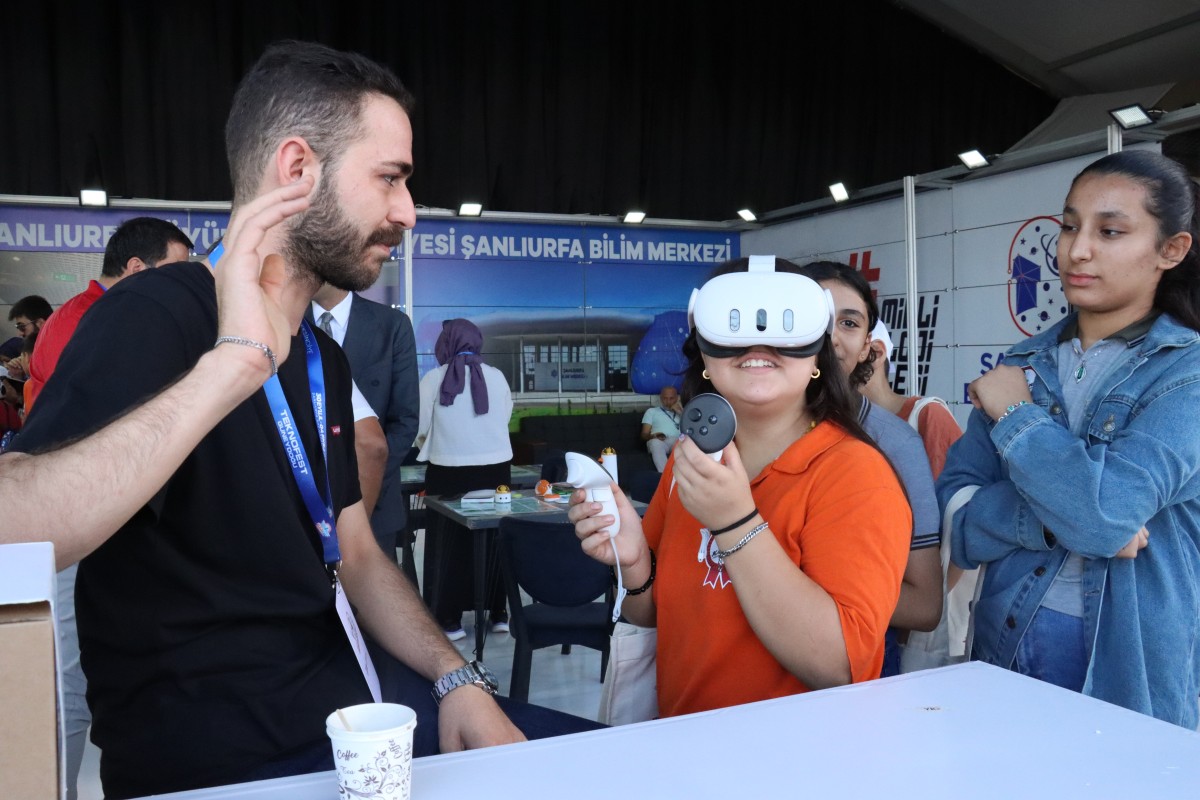 BÜYÜKŞEHİR’İN BİLİM MERKEZİ STANDI TEKNOFEST’İN İLGİ ODAĞI OLDU